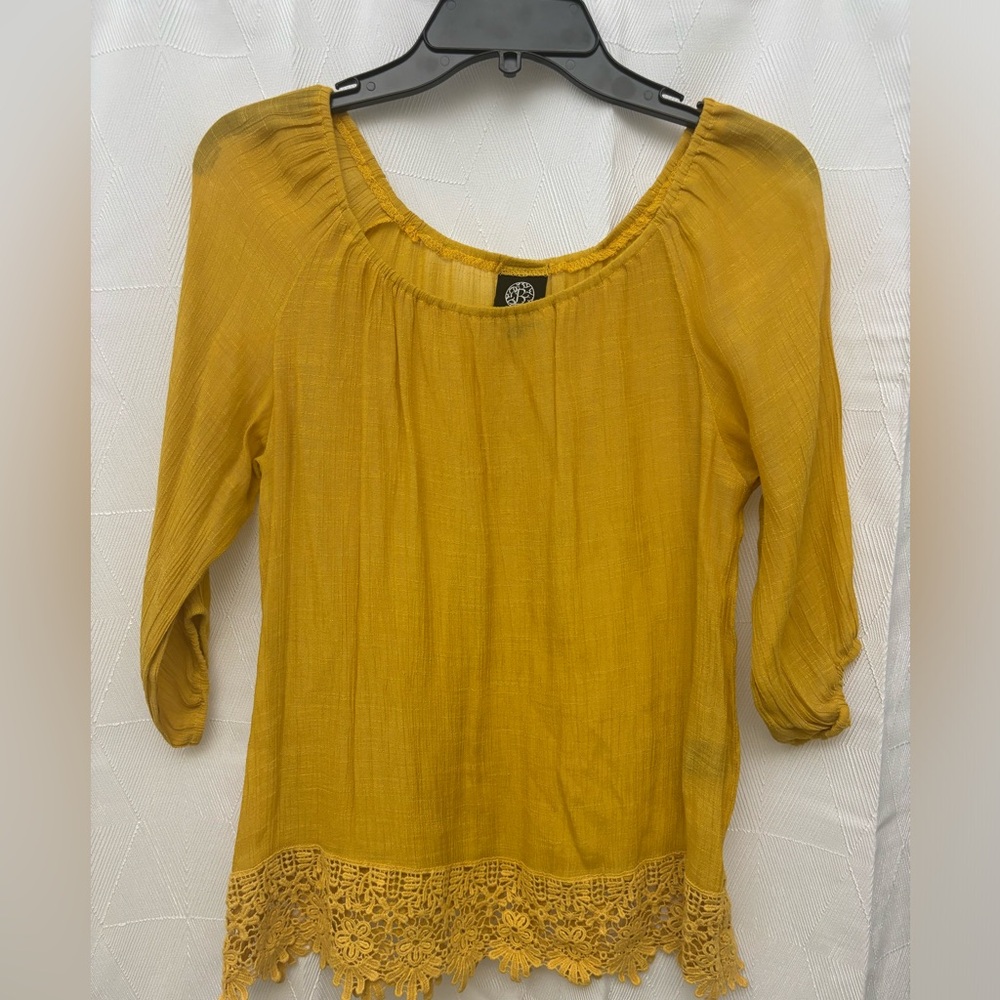 Elegant Mustard Blouse with Lace Detail